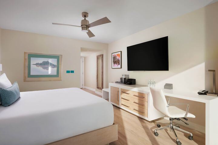 1 King Bed Hearing Accessible (14 of 26)