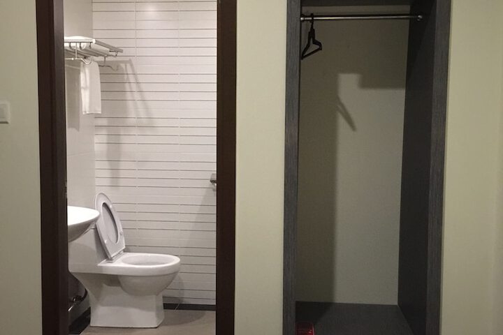 Room 25 of 41