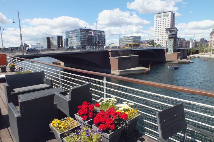 Sundeck 55 of 71