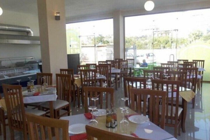 Dining 14 of 19