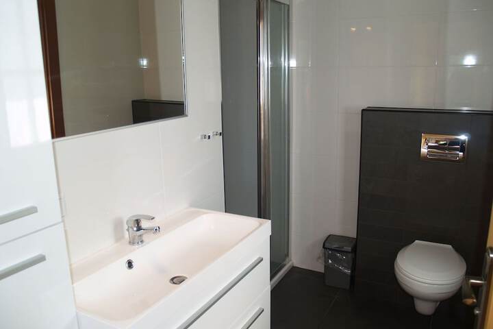 Room 7 of 27