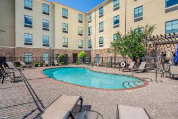 Swimming pool at Comfort Inn & Suites Fort Smith I-540