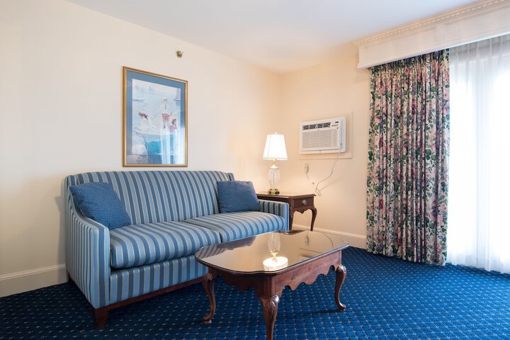 Room 52 of 116