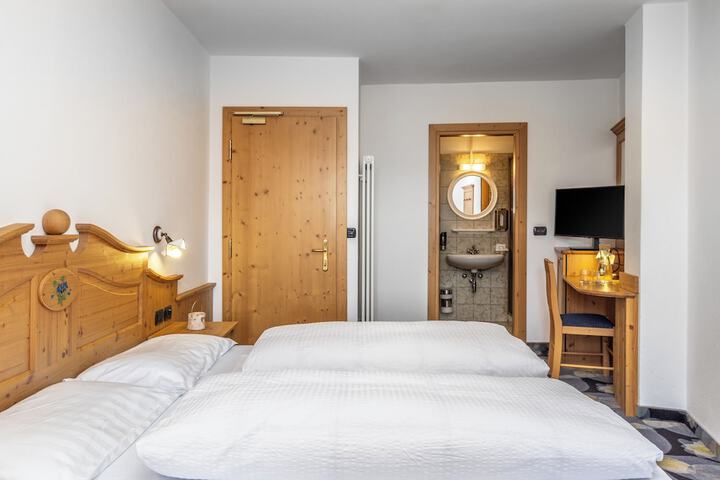 Room 42 of 154
