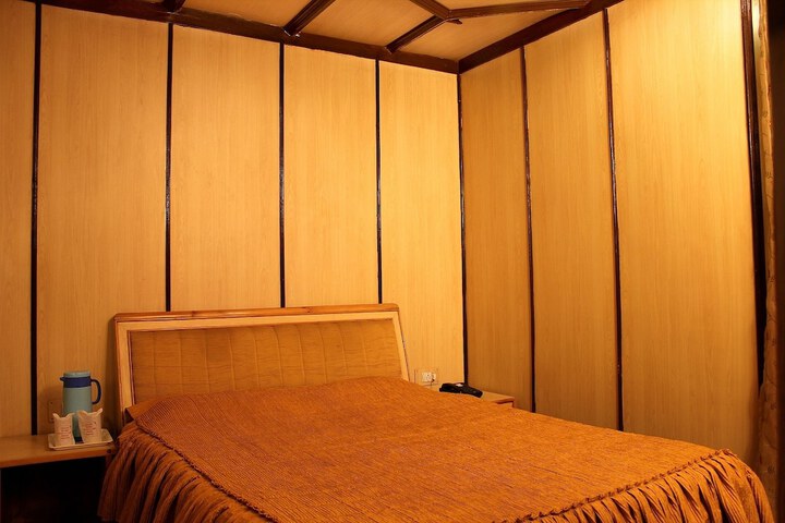 Room 8 of 116