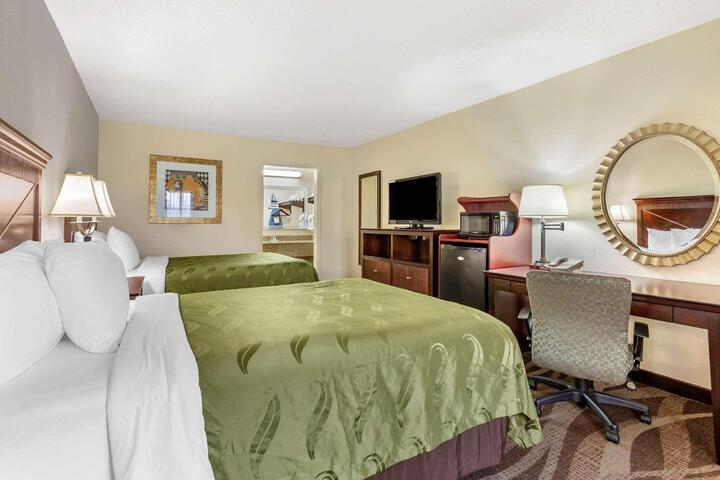 2 Double Beds (7 of 7)
