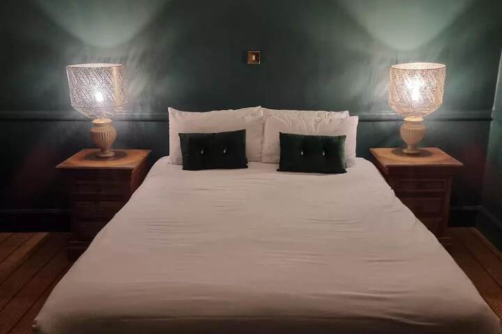 Room 4 of 33