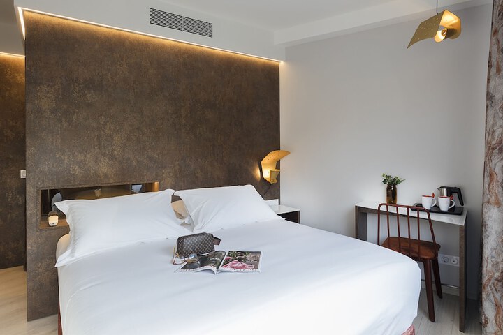 Room 12 of 42