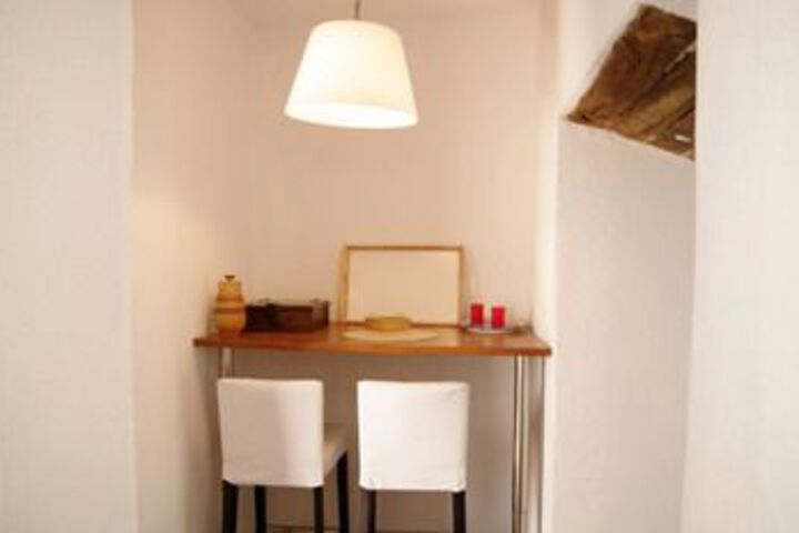 Room 6 of 12