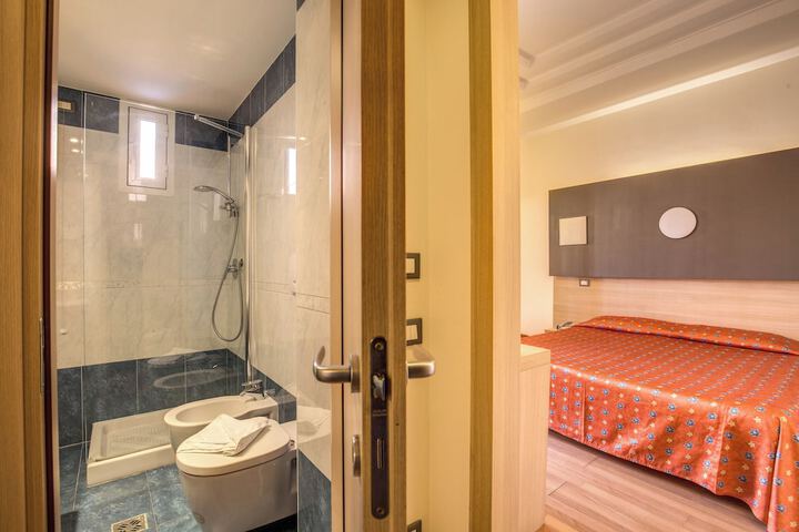 Room 32 of 50