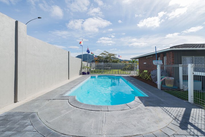 Pool 70 of 92