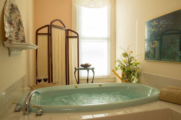 Jetted tub