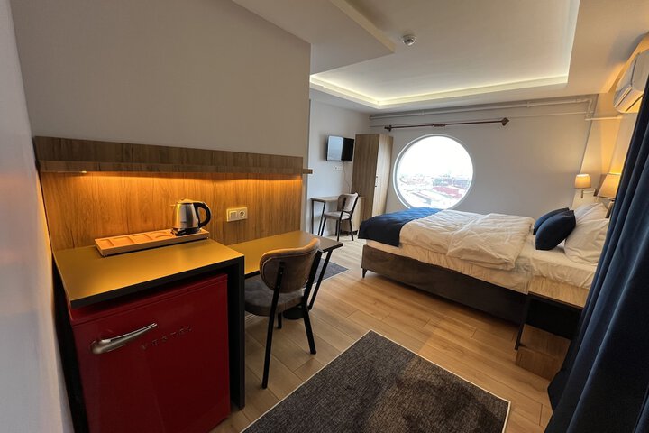 Room 5 of 19