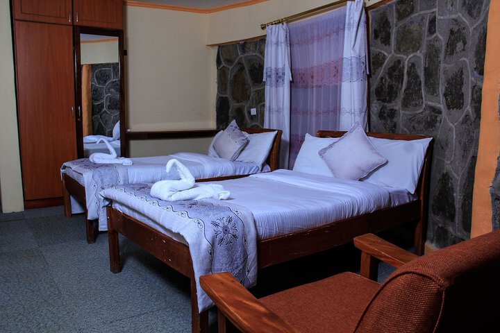Room 4 of 76