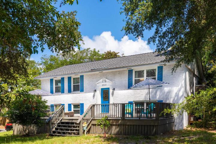 1010 E Ashley - Two Kitchens - Steps to Beach in Folly Beach, SC