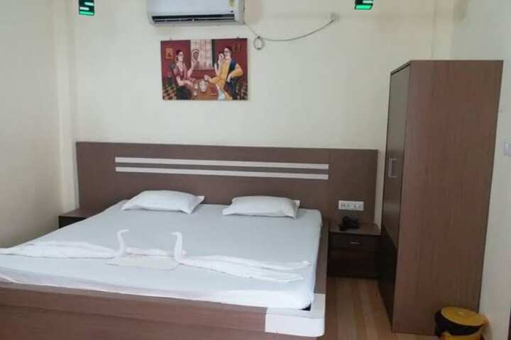 Room 14 of 27