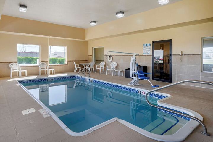 Pool 51 of 83