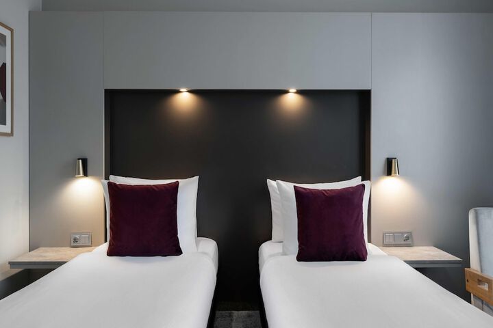 Room 27 of 134