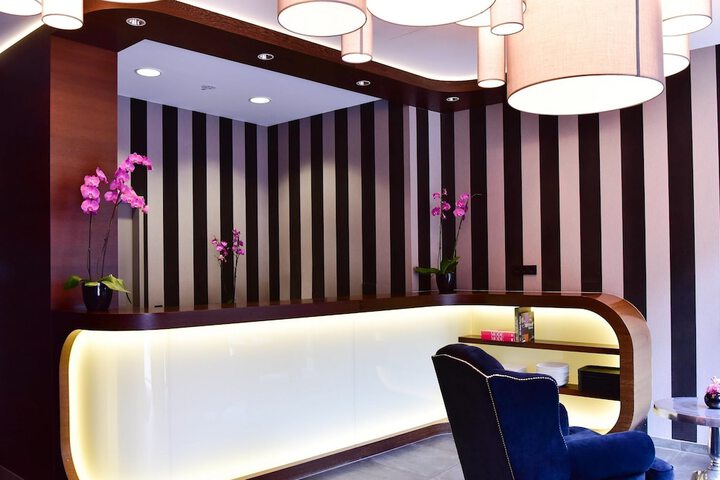 Entrance & Lobby