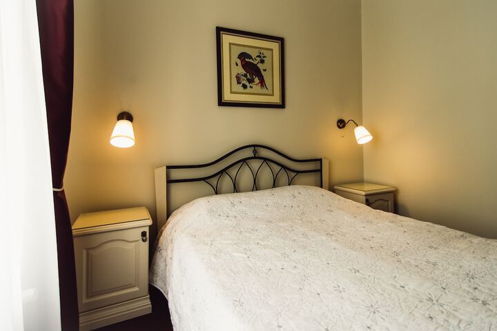 Room 8 of 49