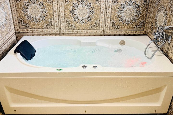 Hot Tub 99 of 104