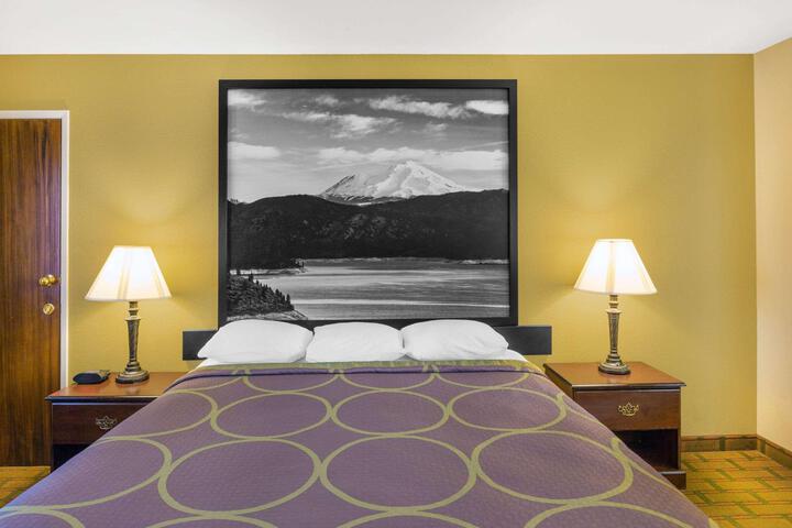 1 King Bed (5 of 17)
