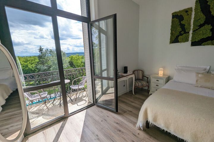 Room 9 of 27