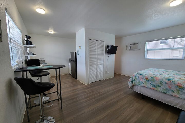 Room 9 of 166