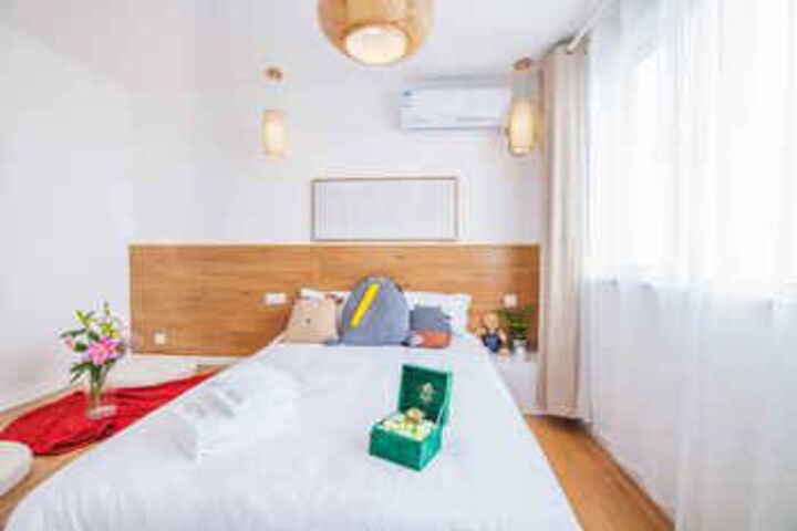 Room 13 of 21