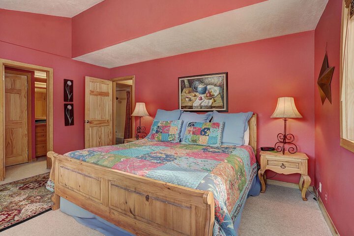 Room 4 of 127