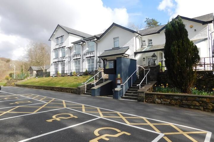 Exterior of Gwesty Seren Hotel