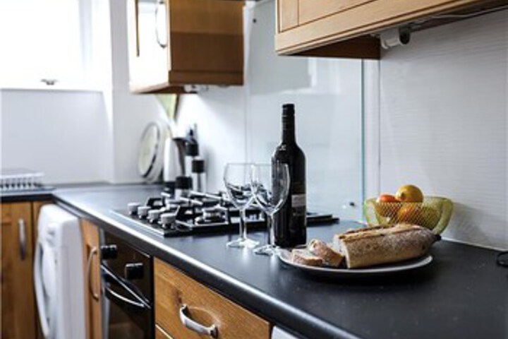 Room 11 of 18