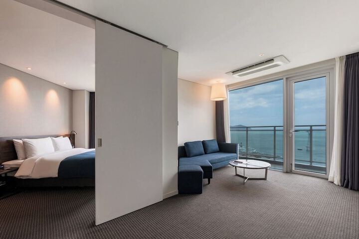 Room 32 of 60