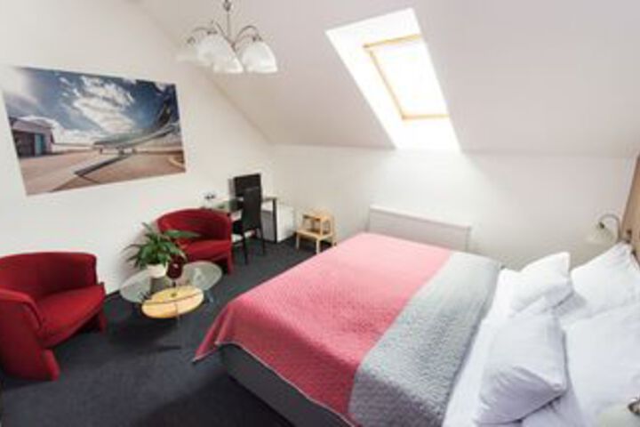 Room 33 of 37
