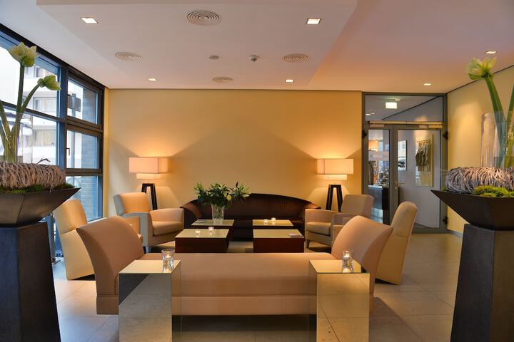 Entrance & Lobby