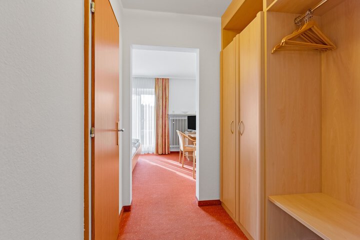 Room 14 of 107