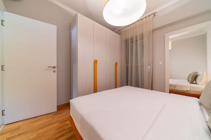 Room 11 of 150
