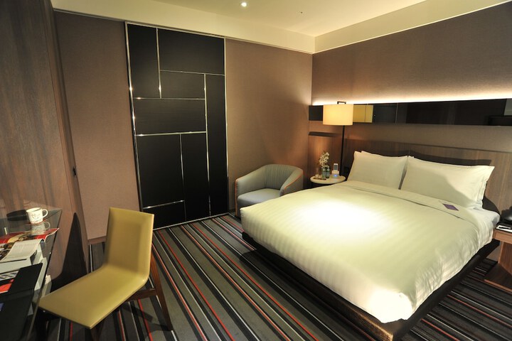 Room 33 of 108
