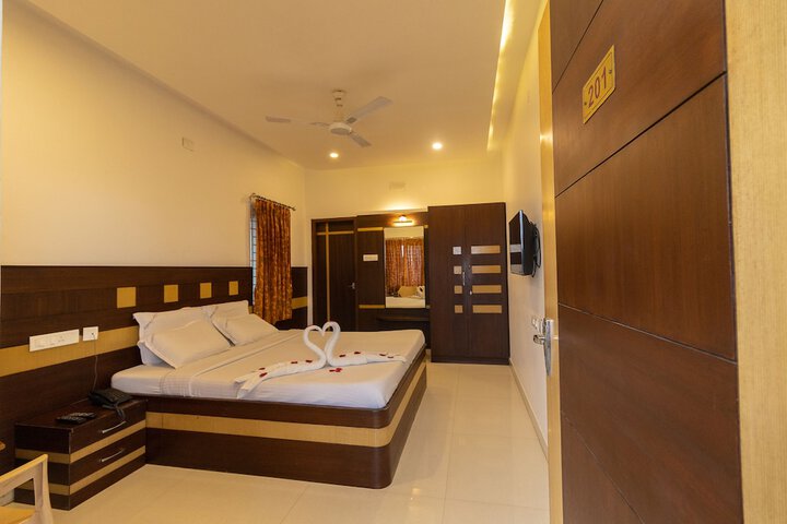 Room 7 of 18