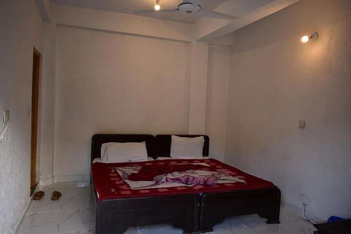 Room 11 of 19