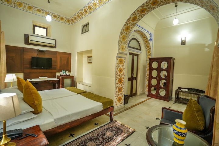 Room 8 of 36
