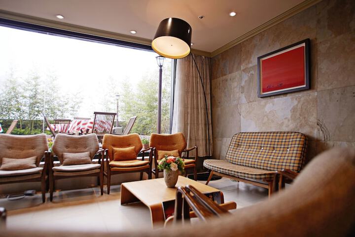 Entrance & Lobby
