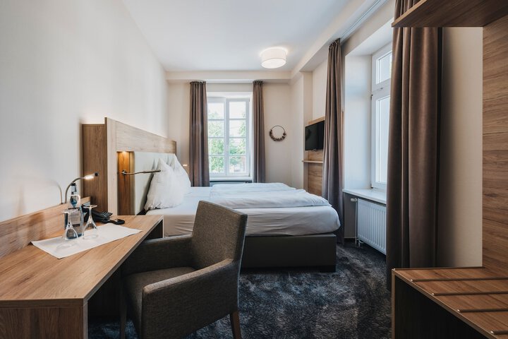 Room 9 of 36