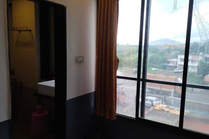 Room 13 of 37