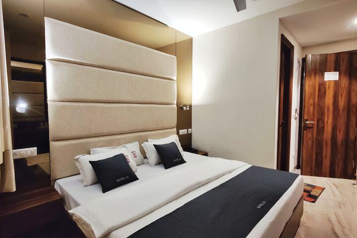 Room 10 of 27
