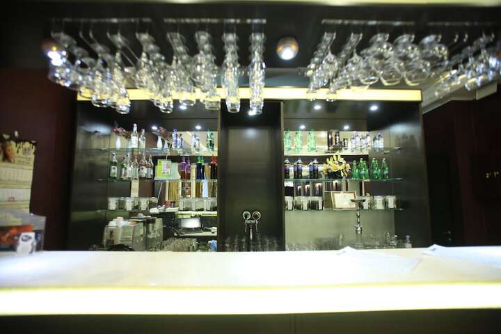 Lounge 74 of 82