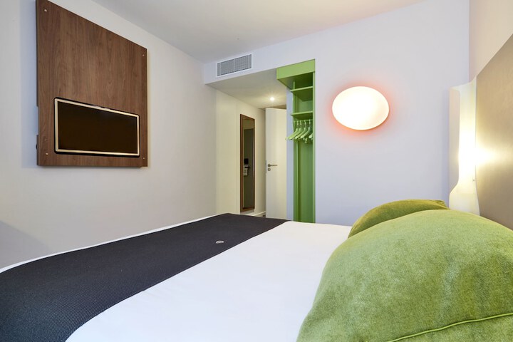 Room 8 of 48