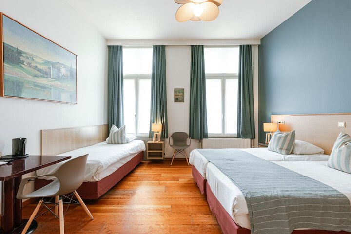 Room 6 of 44