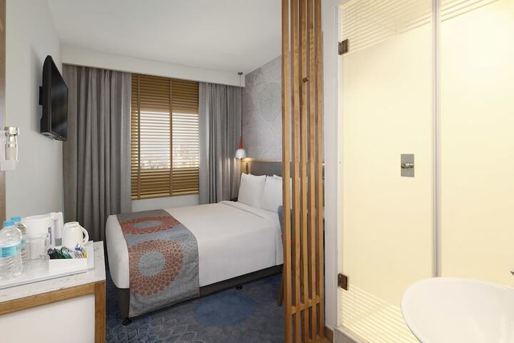 Room 2 of 56