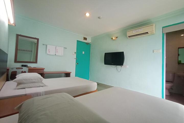 Room 28 of 47